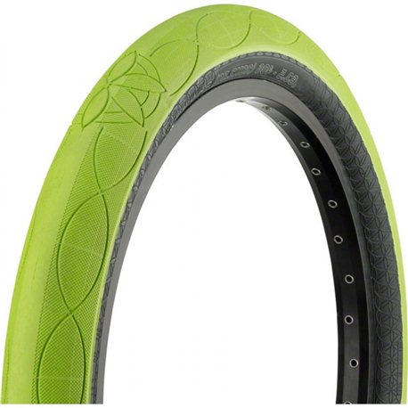 CULT AK 2.5 lime with black wall tire